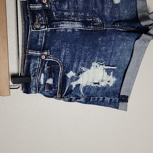 American Eagle NWT Distressed High-Rise Mom Jean Shorts - Picture 2 of 8